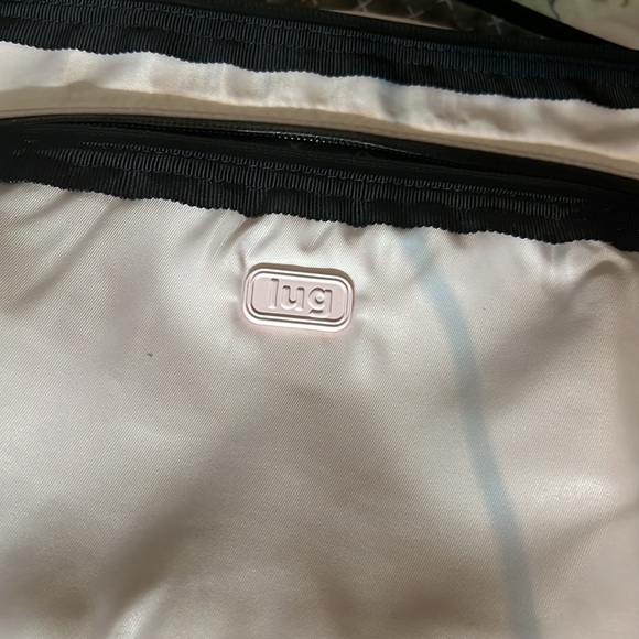 lug Hippy New W/ tags Powder Pink Nylon Crossbody Hip bag RFID Pocket - Picture 4 of 8